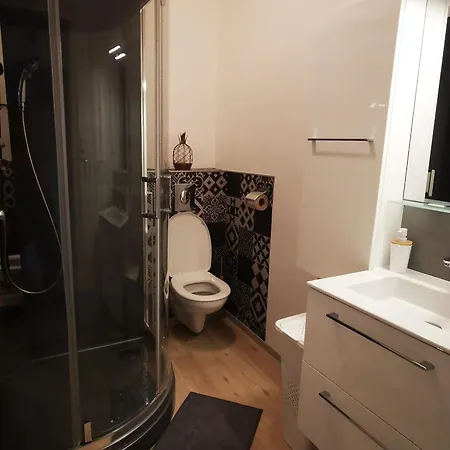 Apartment 3 Etoiles Avec Terrasse Privee A - Fr-1-584-344 *